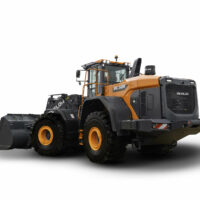 Ein Studiobild des Radladers DEVELON DL580-7