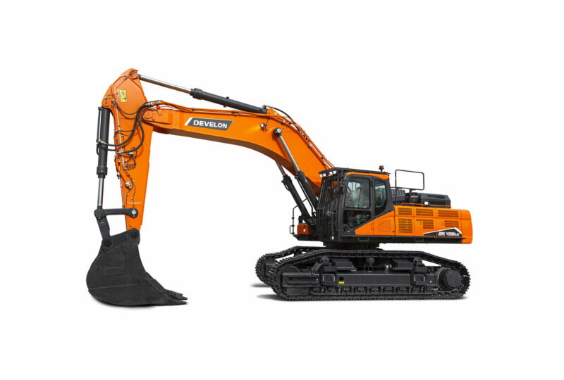 Ein Studiobild des Kettenbaggers DEVELON DX490LC-7K