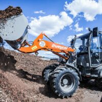 Ein Bild des Radladers WEYCOR AR 380 im Einsatz