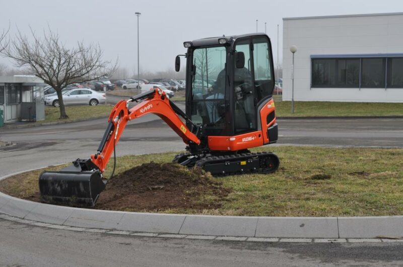 Ein Bild des Minibaggers KUBOTA KX016-4 im Einsatz
