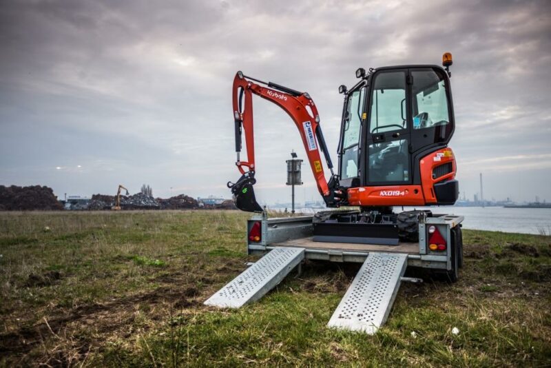 Ein Bild des Minibaggers KUBOTA KX019-4 im Einsatz