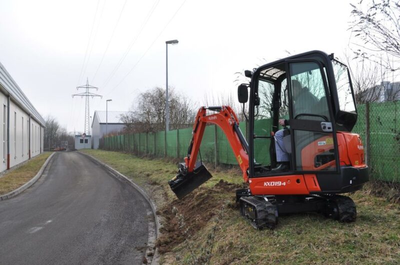 Ein Bild des Minibaggers KUBOTA KX019-4 im Einsatz
