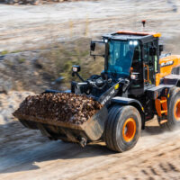 Ein Bild des Radladers DEVELON DL220-7 im Einsatz