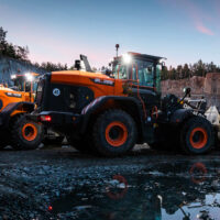Ein Bild des Radladers DEVELON DL380-7 im Einsatz