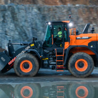 Ein Bild des Radladers DEVELON DL380-7 im Einsatz