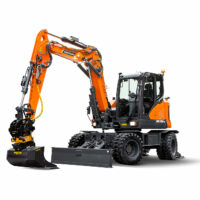 Ein Studiobild des Radbaggers DEVELON DX100W-7