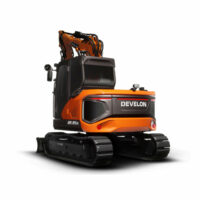 Ein Studiobild des Minibaggers DEVELON DX85R-7