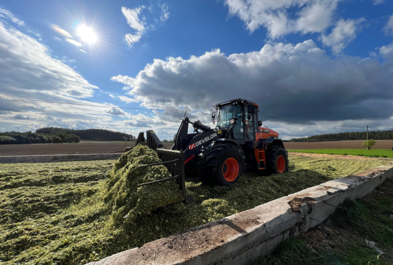 Ein Bild des Radladers DEVELON DL280-7 im Einsatz