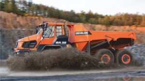 Ein Bild des Dumpers DEVELON DA30-7 im Einsatz