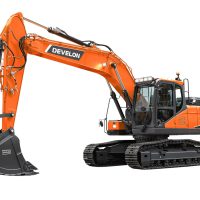 Ein Studiobild des Kettenbaggers DEVELON DX210-7
